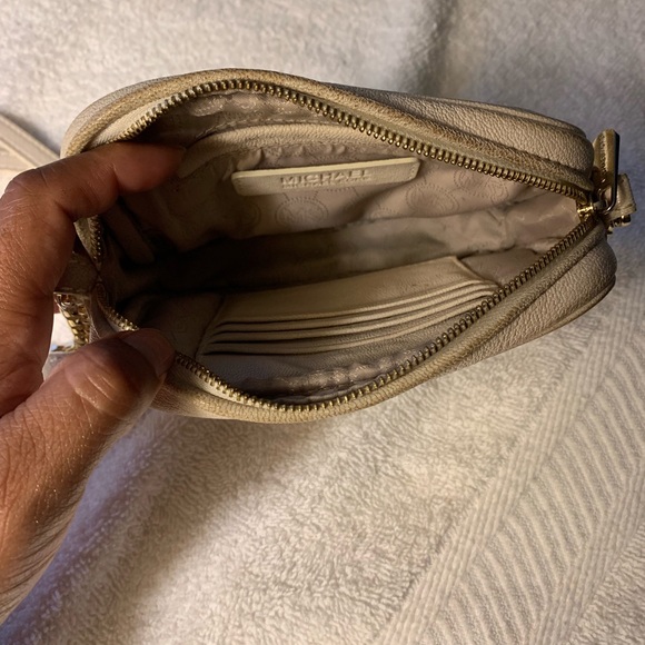 Michael Kors crossbody - Picture 2 of 4